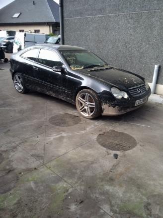 demontáž osobní automobily Mercedes C-klasse C32 coupé  3200 2004/1