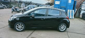 Peugeot 208  picture 2