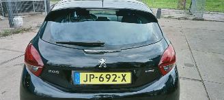 Peugeot 208  picture 15