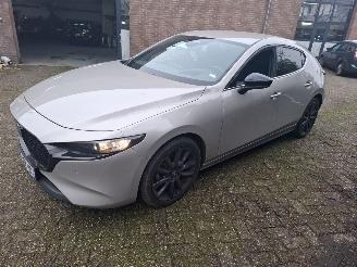 skadebil auto Mazda 3 New mazda 3 2.5 hybride  rijdbaar  1 spatbord spuiten vv 2025/4