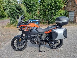 damaged motor cycles KTM  1090 Adventure L Garmin Koffers Handvatverw. 2018/6