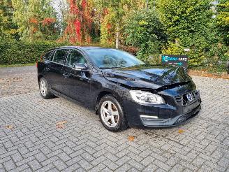 uszkodzony samochody osobowe Volvo V-60 D2 2.0 88KW Airco Navi 2018/2