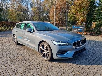 uszkodzony samochody osobowe Volvo V-60 T6 AWD Recharge 2022/7