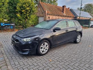 Unfallwagen Kia Ceed 1.0 TGDI Aut. Navi Camera 2024/10