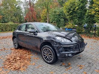 damaged passenger cars Porsche Macan S 3.0d Aut. Navi Led Stoelverw 2016/3