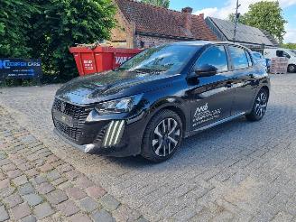 Vaurioauto  passenger cars Peugeot 208 Puretech 100 Airco 2024/6