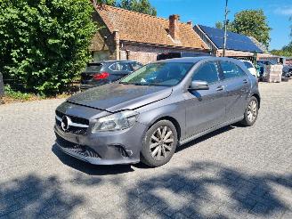 krockskadad bil auto Mercedes A-klasse 180d Airco Navi Camera 2017/8