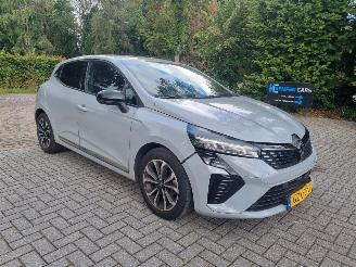 krockskadad bil auto Renault Clio 1.0 TCe Navi Led Camera 2025/1