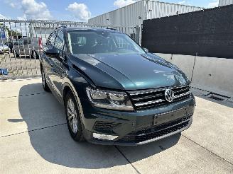damaged passenger cars Volkswagen Tiguan 1.4 TSI DSG | NAVI | APP-C | LED | PARKING SENSORS | STOELVERW. | CLIMATE | ACC 2017/8
