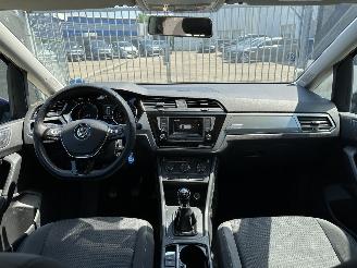 Volkswagen Touran 1.4 TSI MINIMAL DAMAGE | DRIVEABLE DAMAGE picture 10