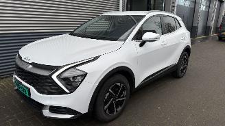 krockskadad bil auto Kia Sportage Kia SPORTAGE 1.6 T-GDi Hybrid DynamicLine CAMERA/STOELVERW V+A / STUURVER/RADAR VOL NIEUW! 2025/6