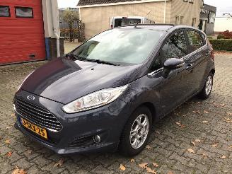 Unfallwagen Ford Fiesta FIESTA 1.6 TDCI LEASE TITANIUM ZEER LICHTE SCHADE 2013/10