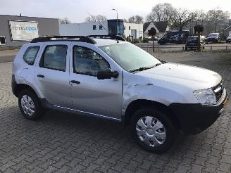 Dacia Duster 1.6 ambiance 2wd  met lichte schade picture 2
