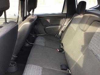 Dacia Duster 1.6 ambiance 2wd  met lichte schade picture 11