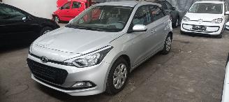 Vaurioauto  passenger cars Hyundai   2015/1