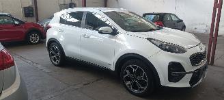 Vaurioauto  passenger cars Kia Sportage Bj:12-2019 Facelift GT-line 2.0-Diesel Automatik 4WD Led-Koplampen Led-Achterlichten Navigatie Climatecontrol Stoelverwarming Stuurwiel met verwarming trekhaak Audio-jbl Keyless entry 18-inch velgen 2019/12