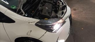 Toyota Yaris Facelift model Edition 1.5VVTI-E Airconditioning stoelverwarming Multicolor Display Met Navi voorbereiding Achteruitrijcamera Regensensor Licht assistent Drivelane assistent Leren multi stuurwiel Mistlampen 15-inch Toyota velgen picture 12