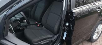 Kia Rio Bj:11-2019 1.4-16v Automatik Dream Team Edition Led Koplampen Navigatie Climatecontrol Stoelverwarming stuurwiel met verwarming Achteruitrijcamera 4xelek ramen Privacyglas Lichtautomaat Mistlampen 16-inch Kia velgen Metallic lak picture 17