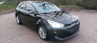 Kia Rio Bj:11-2019 1.4-16v Automatik Dream Team Edition Led Koplampen Navigatie Climatecontrol Stoelverwarming stuurwiel met verwarming Achteruitrijcamera 4xelek ramen Privacyglas Lichtautomaat Mistlampen 16-inch Kia velgen Metallic lak picture 10