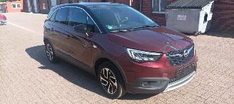 Avarii autoturisme Opel Crossland Bj:04-2018 Innovation 1.2-T Automatik 110pk Navigation Climatecontrol CruiseControl Leren-bekleding  Stoelverwarming stuurwiel met verwarming Led-Koplampen Led-Achterlichten Trekhaak Mistlampen Parkeersensoren 4xelek ramen Privacyglas 2018/4