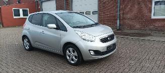 Kia Venga Bj:08-2013 1.6-Automatik 125pk Climatecontrol Stoelverwarming Lichtautomaat Privacyglas armsteun voor en achter Trekhaak Mistlampen Parkeersensoren achter 4xelek ramen Elektrische-spiegels met verwarming Keyless entry picture 9