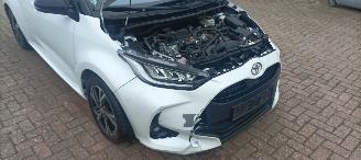 Toyota Yaris Hybrid 1.5- Automatik Climatecontrol Digital Cockpit full-Led CruiseControl Apple CarPlay MirrorLink Achteruitrijcamera Bi-Color Platinum Pearl picture 11