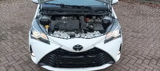 Toyota Yaris 1.5-Benzine 112pk 6-versn Airconditioning stoelverwarming Multicolor Touchscreen Display Achteruitrijcamera picture 29