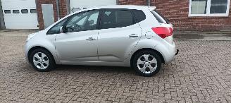 Kia Venga 1.6-DOHC Automatik Climatecontrol Stoelverwarming Lichtautomaat Privacyglas armsteun voor en achter 4xelek ramen Elektrische-spiegels met inklap stand Parkeersensoren Keyless-entry Mistlampen 16-inch Kia velgen picture 7