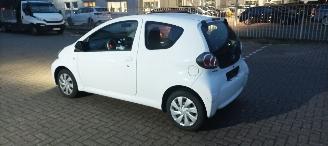 Toyota Aygo 1.0-VVTi Airconditioning Navigatie Led-Dagrijverlichting Elektrische ramen Centrale vergrendeling met afstandsbediening Radio-Cd picture 5
