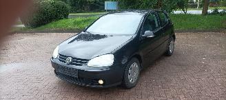 krockskadad bil auto Volkswagen Golf 1.4-Benzine 80pk Climatecontrol CruiseControl Leren-Stuurwiel armsteun elek-ramen elektrische Spiegel Afneembare trekhaak Parkeersensoren mistlampen 2006/12