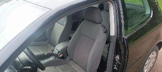 Volkswagen Golf 1.4-Benzine 80pk Climatecontrol CruiseControl Leren-Stuurwiel armsteun elek-ramen elektrische Spiegel Afneembare trekhaak Parkeersensoren mistlampen picture 14