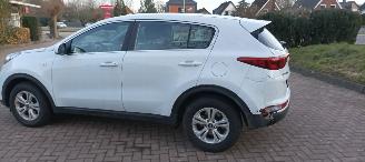 Kia Sportage Bj:9-2017 1.6-benzine 132pk Airconditioning CruiseControl Leren-Stuurwiel armsteun 1-eigenaar! picture 3