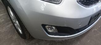 Kia Venga 1.6-16v Automatik Climatecontrol Keyless-entry Stoelverwarming Lichtautomaat Privacyglas armsteun voor en achter Trekhaak Mistlampen 16-inch Kia velgen picture 7