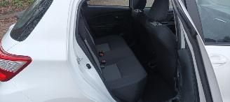 Toyota Yaris Facelift 1.5-VVT-i 111pk 6-bak Airconditioning stoelverwarming Multicolor Touchscreen Display Achteruitrijcamera Lichtautomaat Drivelane assistent leren multistuurwiel mistlampen 15 inch Toyota velgen picture 26
