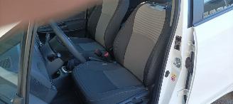 Toyota Yaris Bj: 10-2017 1.5-vvt-i Airconditioning stoelverwarming Multicolor display Regensensor Lichtautomaat Drivelane assistent elektrische ramen Elektrische-spiegels met verwarming Achteruitrijcamera Mistlampen 15inch velgen picture 15