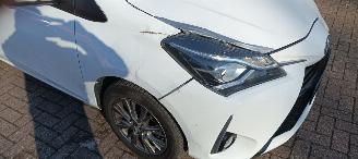 Toyota Yaris Bj: 10-2017 1.5-vvt-i Airconditioning stoelverwarming Multicolor display Regensensor Lichtautomaat Drivelane assistent elektrische ramen Elektrische-spiegels met verwarming Achteruitrijcamera Mistlampen 15inch velgen picture 10