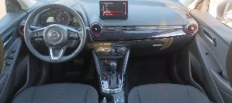 Mazda 2 Bj: 12-2023 1.5 Automatik Climatecontrol CruiseControl Stoelverwarming Lichtautomaat Privacyglas Stuurwiel met verwarming Achteruitrijcamera parkeersensoren Apple CarPlay MirrorLink Led verlichting Dab-audio picture 19
