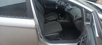 Ford Fiesta Bj: 6-2016 1.5 TDCI euro-6 Airconditioning stoelverwarming Led verlichting Elektrische ramen Elektrische-spiegels automatisch inklapbare buitenspiegels Parkeersensoren voor & Achter picture 19