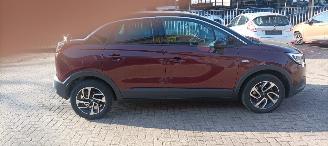 Opel Crossland Bj: 4-2018 1.2-T Automatik Navi Full-Led Half leder bekleding Stoelverwarming stuurwiel met verwarming Voorruit elektrisch verwarmd Lichtautomaat Drivelane assistent regensensor 4xelek ramen Elektrische-spiegels met verwarming inklapbare buitenspiegels Pa picture 2