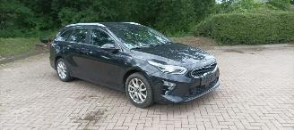 Schadeauto Kia Ceed 1.6 CRDI 136pk Navi Led koplampen Leder Sportstoelen-Memory  Climatecontrol Elektrische achterklep Achteruitrijcamera Led-Achterlichten CruiseControl 4xStoelverwarming Lichtautomaat 2018/9