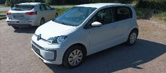 Schadeauto Volkswagen Up! 1.0-Mpi 65pk Move airconditioning Cruisecontrol Drivelane assistent Led verlichting Achteruitrijcamera Parkeersensoren achter Elektrische ramen start/stop systeem Centrale vergrendeling met afstandsbediening 2021/9