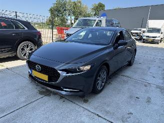 damaged passenger cars Mazda 3 2.0 e-SkyActiv-X M Hybrid 180 HUD - NAVI - XENON 2020/9