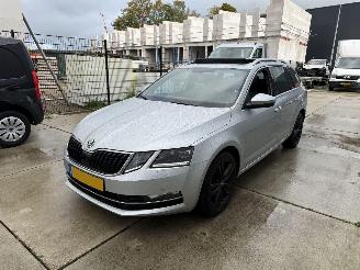 Vaurioauto  passenger cars Skoda Octavia 1.5 TSI Greentech Buss Edition Plus -AUTOMAAT-LEDER-PANO-NAVI 2019/12