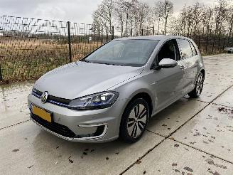 Voiture accidenté Volkswagen e-Golf NAVI-PDC-LED 2019/1