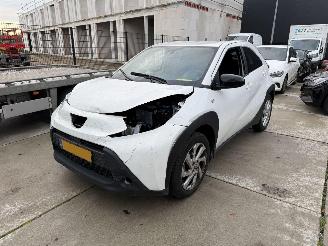 uszkodzony samochody osobowe Toyota Aygo X 1.0 VVT-i  First AUTOMAAT -NAVI-CAMERA-LED 2022/12