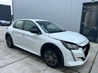 damaged passenger cars Peugeot 208 EV Pack 50 kWh -NAVI-CLIMA-ACTIRADIUS 362 Km 2023/6