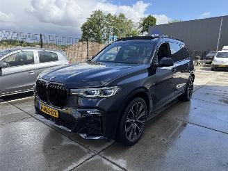 Damaged car BMW X7 xDRIVE 40i High Executive 7pers-PANO-LEDER-360 CAMERA-4 WIEL BESTURING 2022/2