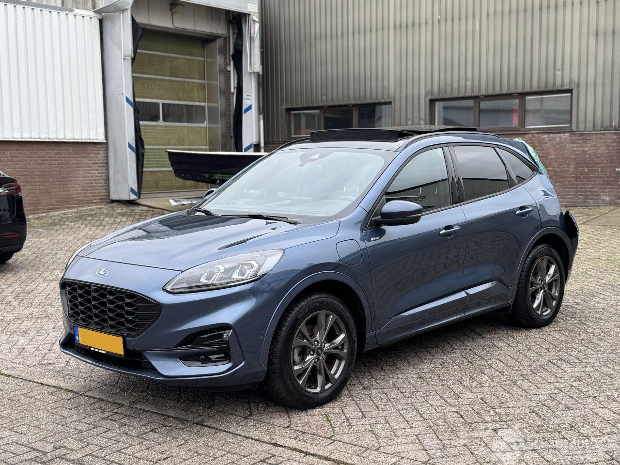 Ford Kuga 2.5 PHEV St-Line X Pano
