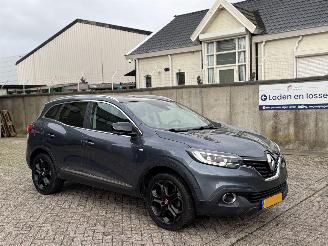 damaged passenger cars Renault Kadjar 1.2 Tce Automaat Extase Glasdak NAP Nederlandse Auto 2016/9