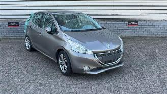 Coche siniestrado Peugeot 208 208 I (CA/CC/CK/CL), Hatchback, 2012 / 2019 1.2 Vti 12V PureTech 82 2013/3